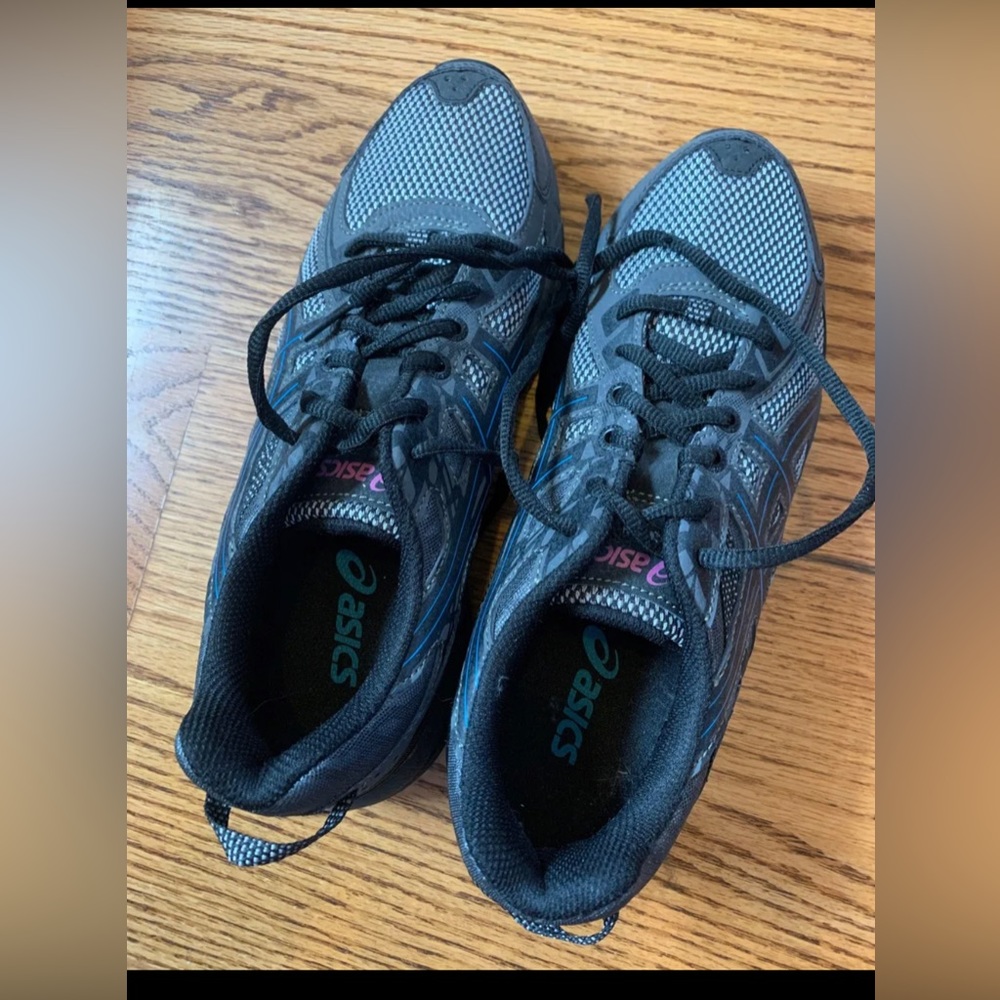 ASICS tennis shoes